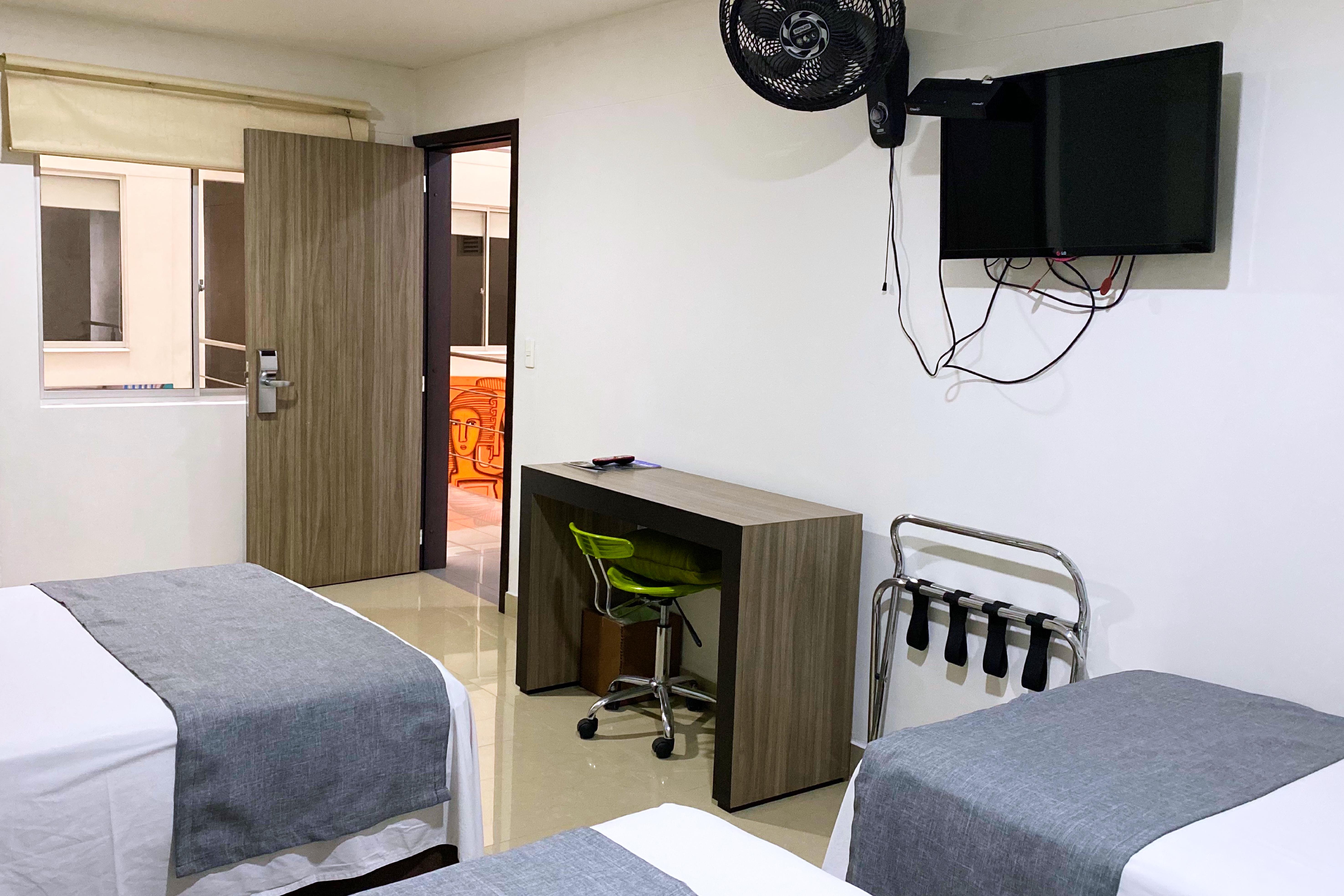 Ayenda 1136 Mh Hotel Pereira Buitenkant foto