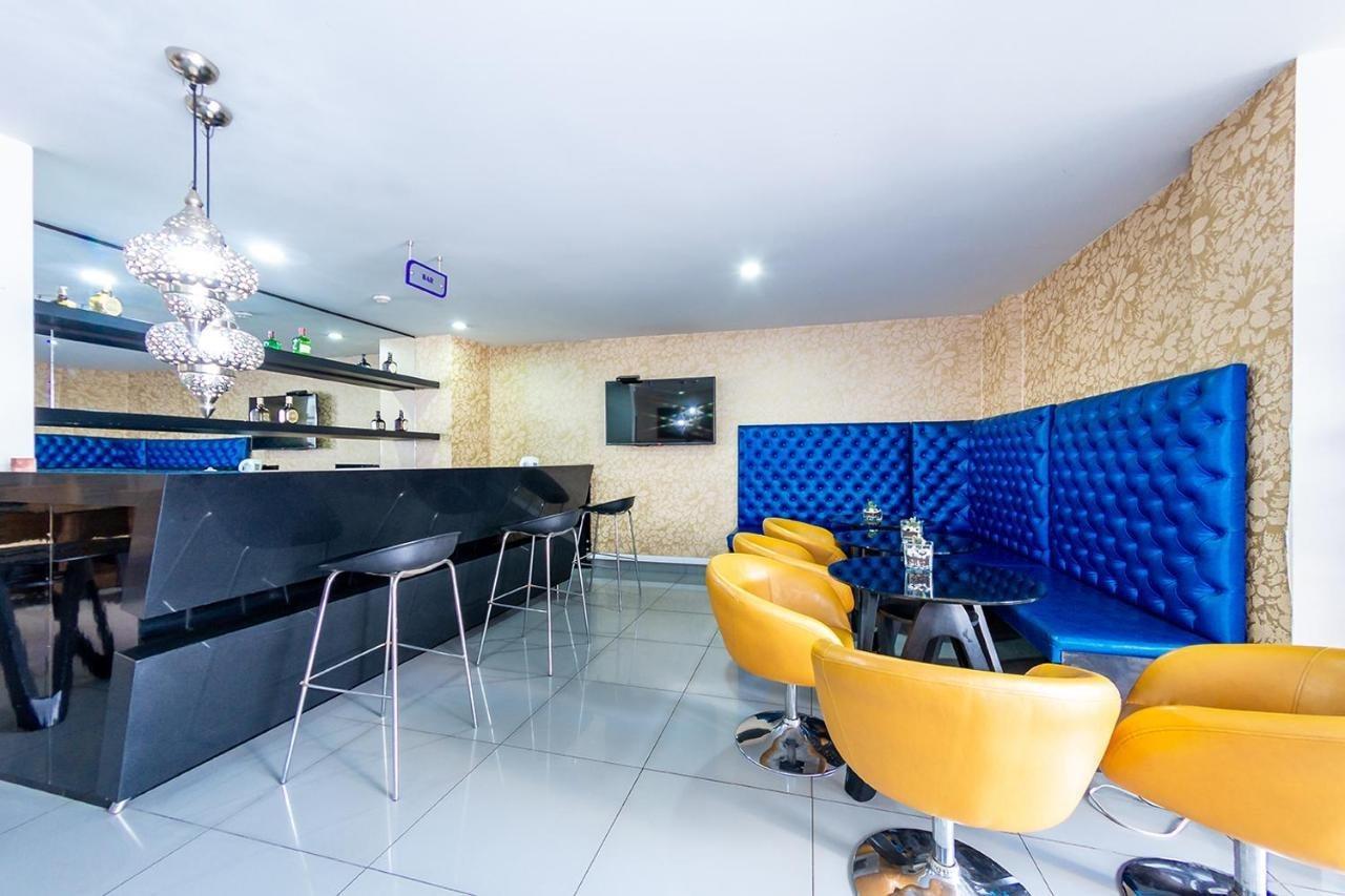 Ayenda 1136 Mh Hotel Pereira Buitenkant foto